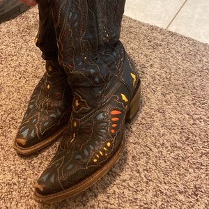 Corral boots